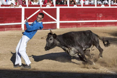 Encierro, música, danzas, aniversario y despedida en el sábado de fiestas de Sangüesa