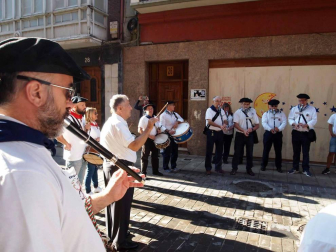 El domingo de fiestas estuvo dedicado a los niños. Sangüesa dio la bienvenida a los nacidos en el último año y hubo ofrenda floral al patrón