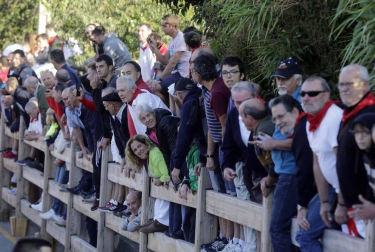 El domingo de fiestas estuvo dedicado a los niños. Sangüesa dio la bienvenida a los nacidos en el último año y hubo ofrenda floral al patrón