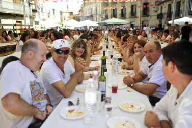 La juventud de Olite encara la recta final de las fiestas con una comida popular