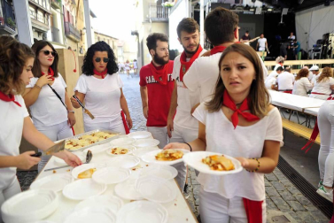 La juventud de Olite encara la recta final de las fiestas con una comida popular