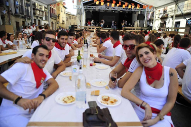 La juventud de Olite encara la recta final de las fiestas con una comida popular