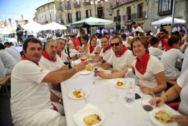 La juventud de Olite encara la recta final de las fiestas con una comida popular
