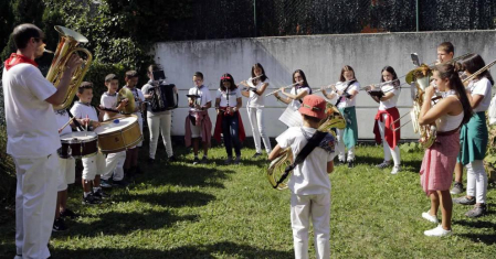 Alsasua despide sus fiestas con el homenaje a los mayores de la localidad