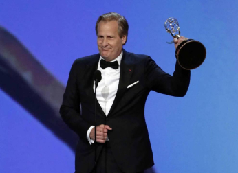 'Juego de Tronos' extendió su imperio televisivo en los Emmy, en los que se llevó el premio a la mejor serie dramática, mientras que 'The Marvelous Mrs. Maisel' arrasó con su primera temporada en los apartados de comedia de los galardones más importantes de la pequeña pantalla.