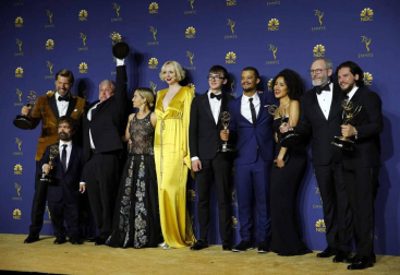 'Juego de Tronos' extendió su imperio televisivo en los Emmy, en los que se llevó el premio a la mejor serie dramática, mientras que 'The Marvelous Mrs. Maisel' arrasó con su primera temporada en los apartados de comedia de los galardones más importantes de la pequeña pantalla.