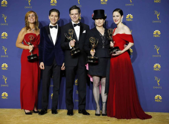 'Juego de Tronos' extendió su imperio televisivo en los Emmy, en los que se llevó el premio a la mejor serie dramática, mientras que 'The Marvelous Mrs. Maisel' arrasó con su primera temporada en los apartados de comedia de los galardones más importantes de la pequeña pantalla.