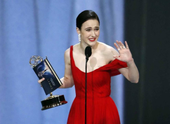 'Juego de Tronos' extendió su imperio televisivo en los Emmy, en los que se llevó el premio a la mejor serie dramática, mientras que 'The Marvelous Mrs. Maisel' arrasó con su primera temporada en los apartados de comedia de los galardones más importantes de la pequeña pantalla.