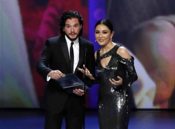 'Juego de Tronos' extendió su imperio televisivo en los Emmy, en los que se llevó el premio a la mejor serie dramática, mientras que 'The Marvelous Mrs. Maisel' arrasó con su primera temporada en los apartados de comedia de los galardones más importantes de la pequeña pantalla.