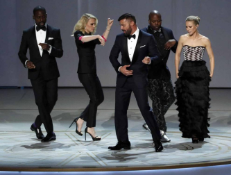 'Juego de Tronos' extendió su imperio televisivo en los Emmy, en los que se llevó el premio a la mejor serie dramática, mientras que 'The Marvelous Mrs. Maisel' arrasó con su primera temporada en los apartados de comedia de los galardones más importantes de la pequeña pantalla.