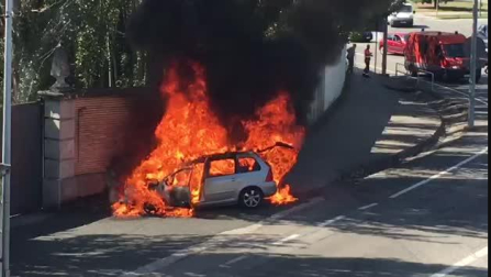 Incendio de un coche en Burlada