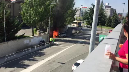 Un coche arde en Burlada