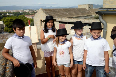 Los más pequeños han sido los encargados de lanzar los cohetes que han dado inicio a las fiestas de San Fermín Txikito 2018.
