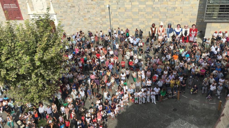 Los más pequeños han sido los encargados de lanzar los cohetes que han dado inicio a las fiestas de San Fermín Txikito 2018.