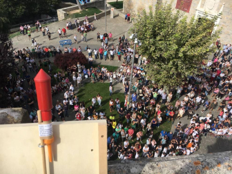 Los más pequeños han sido los encargados de lanzar los cohetes que han dado inicio a las fiestas de San Fermín Txikito 2018.