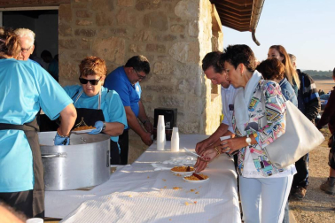 Carcastillo celebró del 14 al 16 de septiembre la VI Fiesta de los Usos Tradicionales de la Trashumancia en Bardenas. El día grande fue el domingo, cuando tuvo lugar la entrada de los rebaños a las Bardenas procedentes de los valles de Roncal y Salazar. La cita, contó con otros atractivos, como degustación de migas o mercado.