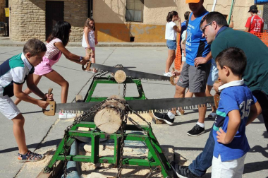 Carcastillo celebró del 14 al 16 de septiembre la VI Fiesta de los Usos Tradicionales de la Trashumancia en Bardenas. El día grande fue el domingo, cuando tuvo lugar la entrada de los rebaños a las Bardenas procedentes de los valles de Roncal y Salazar. La cita, contó con otros atractivos, como degustación de migas o mercado.