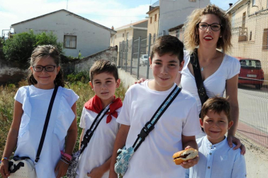 Del 8 al 16 de septiembre los fiteranos celebraron sus fiestas en honor a la Virgen de la Barda. El sábado, penúltima parada de la programación festiva, se organizó el Día de la gigantada. En este evento participaron las comparsas de gigantes de Botarell, Cintruénigo, Corella y Fitero, acompañadas por los gaiteros de Tudela y las charangas Stropizio y Riau riau'. El pasacalles se celebró a lo largo de la calle Mayor.