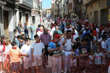 Del 8 al 16 de septiembre los fiteranos celebraron sus fiestas en honor a la Virgen de la Barda. El sábado, penúltima parada de la programación festiva, se organizó el Día de la gigantada. En este evento participaron las comparsas de gigantes de Botarell, Cintruénigo, Corella y Fitero, acompañadas por los gaiteros de Tudela y las charangas Stropizio y Riau riau'. El pasacalles se celebró a lo largo de la calle Mayor.