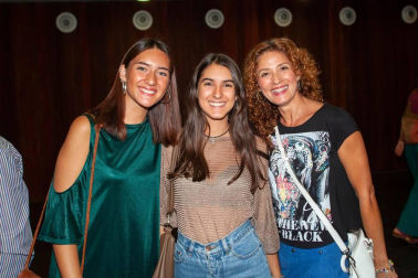 Música y poesía se entrelazaron sobre el escenario de Baluarte el pasado 16 de septiembre en un concierto gratuito por la Paz ofrecido por el artista Marwan. La iniciativa, que llenó las butacas de este espacio cultural, partió desde el Gobierno de Navarra a través de la Dirección General de Paz, Convivencia y Derechos Humanos.