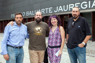 Música y poesía se entrelazaron sobre el escenario de Baluarte el pasado 16 de septiembre en un concierto gratuito por la Paz ofrecido por el artista Marwan. La iniciativa, que llenó las butacas de este espacio cultural, partió desde el Gobierno de Navarra a través de la Dirección General de Paz, Convivencia y Derechos Humanos.