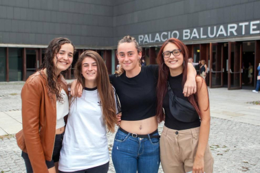 Música y poesía se entrelazaron sobre el escenario de Baluarte el pasado 16 de septiembre en un concierto gratuito por la Paz ofrecido por el artista Marwan. La iniciativa, que llenó las butacas de este espacio cultural, partió desde el Gobierno de Navarra a través de la Dirección General de Paz, Convivencia y Derechos Humanos.