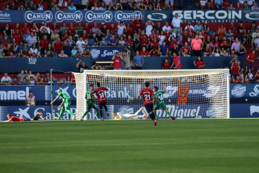 Imágenes del partido disputado en El Sadar entre el Osasuna (1) y el Sporting (0) el 22 de septiembre de 2018.