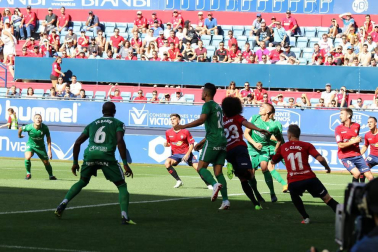 Imágenes del partido disputado en El Sadar entre el Osasuna (1) y el Sporting (0) el 22 de septiembre de 2018.