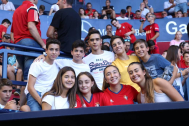 Fotos del búscate en la grada del Osasuna 1-0 Sporting