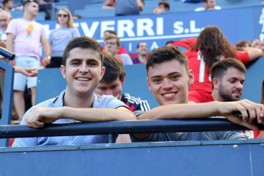 Fotos del búscate en la grada del Osasuna 1-0 Sporting