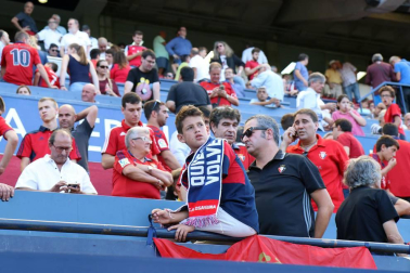 Fotos del búscate en la grada del Osasuna 1-0 Sporting