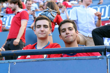 Fotos del búscate en la grada del Osasuna 1-0 Sporting