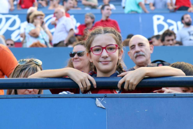 Fotos del búscate en la grada del Osasuna 1-0 Sporting