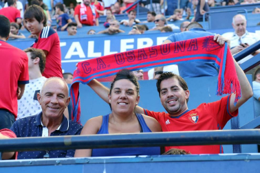 Fotos del búscate en la grada del Osasuna 1-0 Sporting