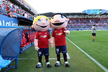 Fotos del búscate en la grada del Osasuna 1-0 Sporting