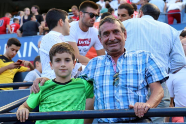 Fotos del búscate en la grada del Osasuna 1-0 Sporting