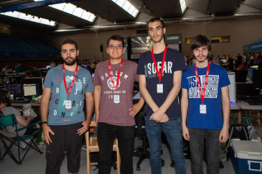 La Universidad Pública de Navarra y la Asociación Navarra para la Divulgación de la Tecnología (ANDITEC) pusieron en marcha una nueva edición de Navarra LAN Party, un punto de encuentro para todos los apasionados por la tecnología. El pabellón de la Upna fue el lugar elegido para el desarrollo del programa, que incluyó charlas, talleres, juegos de mesa y rol, demostraciones y otras muchas actividades durante las 72 horas ininterrumpidas que duró el evento.