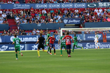 Imágenes del partido disputado en El Sadar entre el Osasuna (1) y el Sporting (0) el 22 de septiembre de 2018.