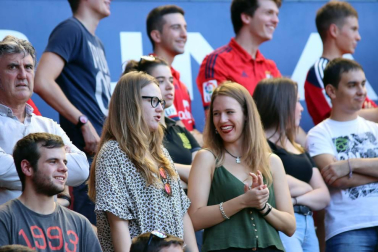 Fotos del búscate en la grada del Osasuna 1-0 Sporting