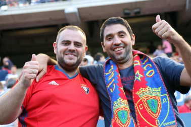 Fotos del búscate en la grada del Osasuna 1-0 Sporting