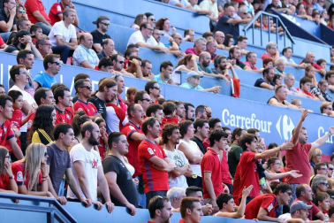 Fotos del búscate en la grada del Osasuna 1-0 Sporting