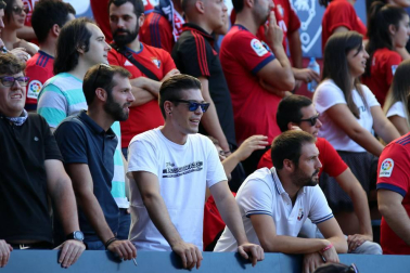 Fotos del búscate en la grada del Osasuna 1-0 Sporting