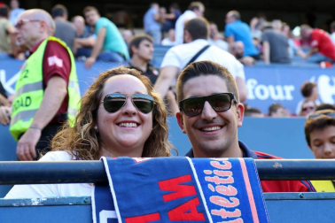 Fotos del búscate en la grada del Osasuna 1-0 Sporting