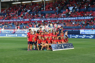 Fotos del búscate en la grada del Osasuna 1-0 Sporting