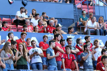 Fotos del búscate en la grada del Osasuna 1-0 Sporting