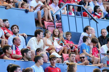 Fotos del búscate en la grada del Osasuna 1-0 Sporting