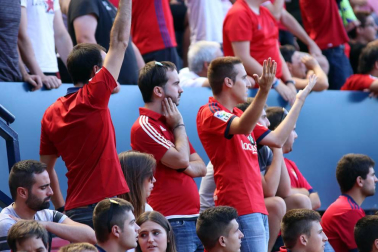 Fotos del búscate en la grada del Osasuna 1-0 Sporting