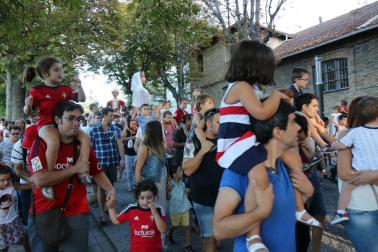 La Comparsa de Gigantes y Cabezudos ha recorrido esta tarde las calles de Pamplona