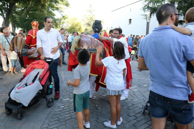 La Comparsa de Gigantes y Cabezudos ha recorrido esta tarde las calles de Pamplona