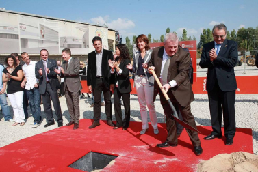 El proyecto del Navarra Arena se puso en marcha en 2009, dentro del Plan Navarra 2012. Su puesta en marcha no se ha producido hasta 3288 días después. Mucho más tarde de lo ideado.